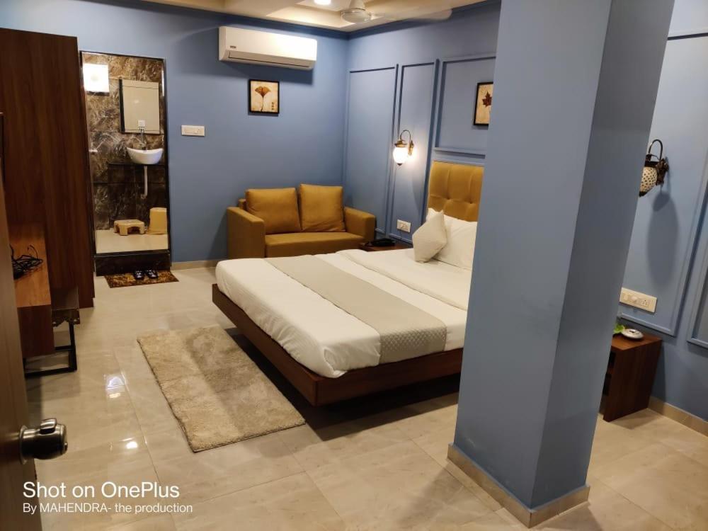 Hotel Radha Krishna Anand Exterior photo